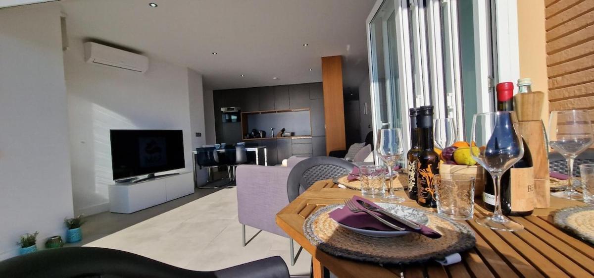 Central & Quite 2Bdr Beachfront Fuengirola Exteriör bild